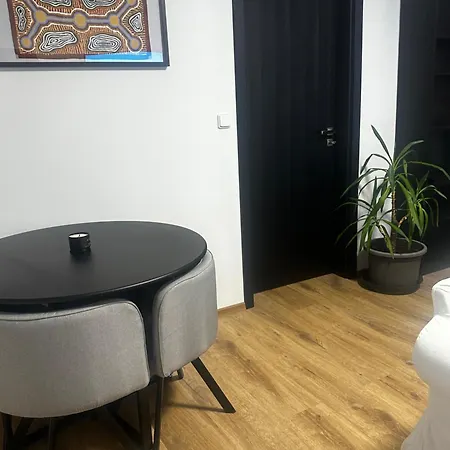 Centre View Apartment *